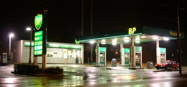 El ex director general de BP cree que se deberían mandar a Rusia a los empleados gays para promover un cambio