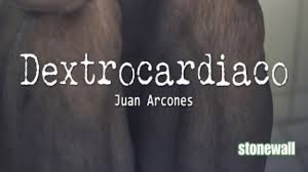 Juan Arcones presenta el libro 'Dextrocardiaco' apoyado por la Plataforma LGTB+ Valladolid