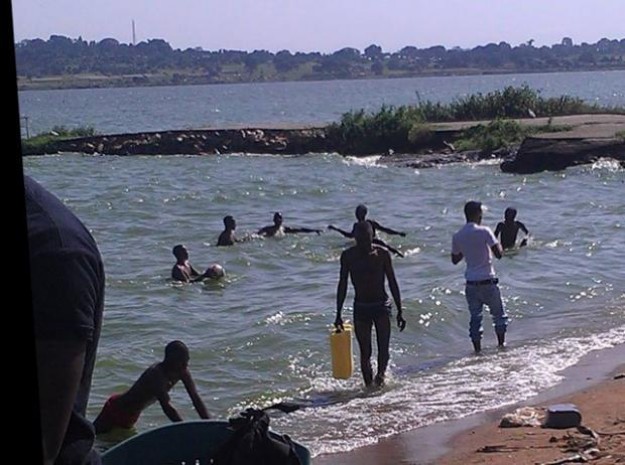 La comunidad gay ugandesa celebra su particular (y secreto) Orgullo en la playa