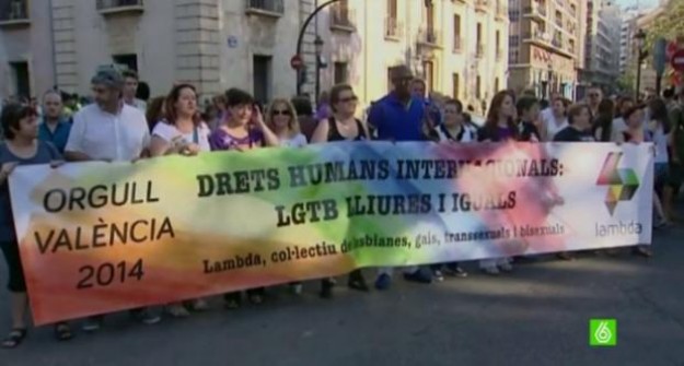 Arrastran a una transexual por el asfalto durante 20 metros