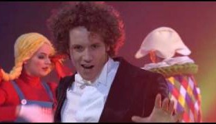 El vídeoclip del 'Algo pequeñito' de Daniel Diges, quien nos representó dignamente en Eurovisión