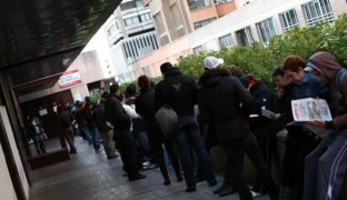 El paro sube en 25.572 personas en septiembre tras seis meses de caídas