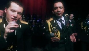 La policía rusa arrasa en Youtube con una canción disco gay