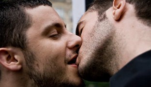 El duro impás de espera al recurso de anticonstitucionalidad contra el matrimonio homosexual que mantiene el PP