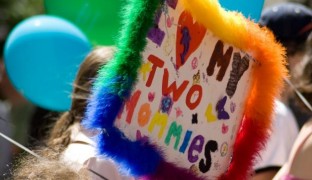 Los hijos de familias LGBT solo tienen un problema: la homofobia externa