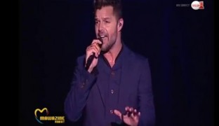 Ricky Martin desafía a la ley en Marruecos cantando a su amor masculino