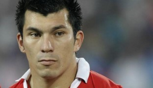 Gary Medel no quiere llorar durante el himno para no parecer gay