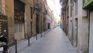 Nueve mossos d’Esquadra contra un empresario gay del Eixample