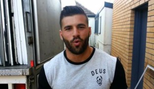 El tío más buenorro de la historia del Legado del Tibu nos moja desde Australia