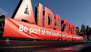 Criminalizar al colectivo LGBT hace un flaco favor a la lucha contra el Sida