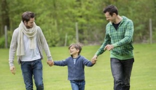 Tener hijos y ser LGBT: las posibilidades y los problemas de las nuevas técnicas