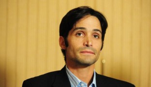 El acusador de Bryan Singer pide al juez desestimar la demanda por abusos sexuales