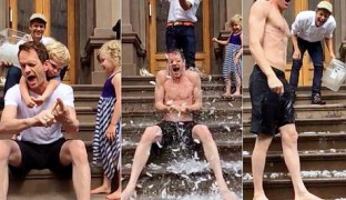Neil Patrick Harris acepta el reto #‎IceBucketChallenge sin camiseta
